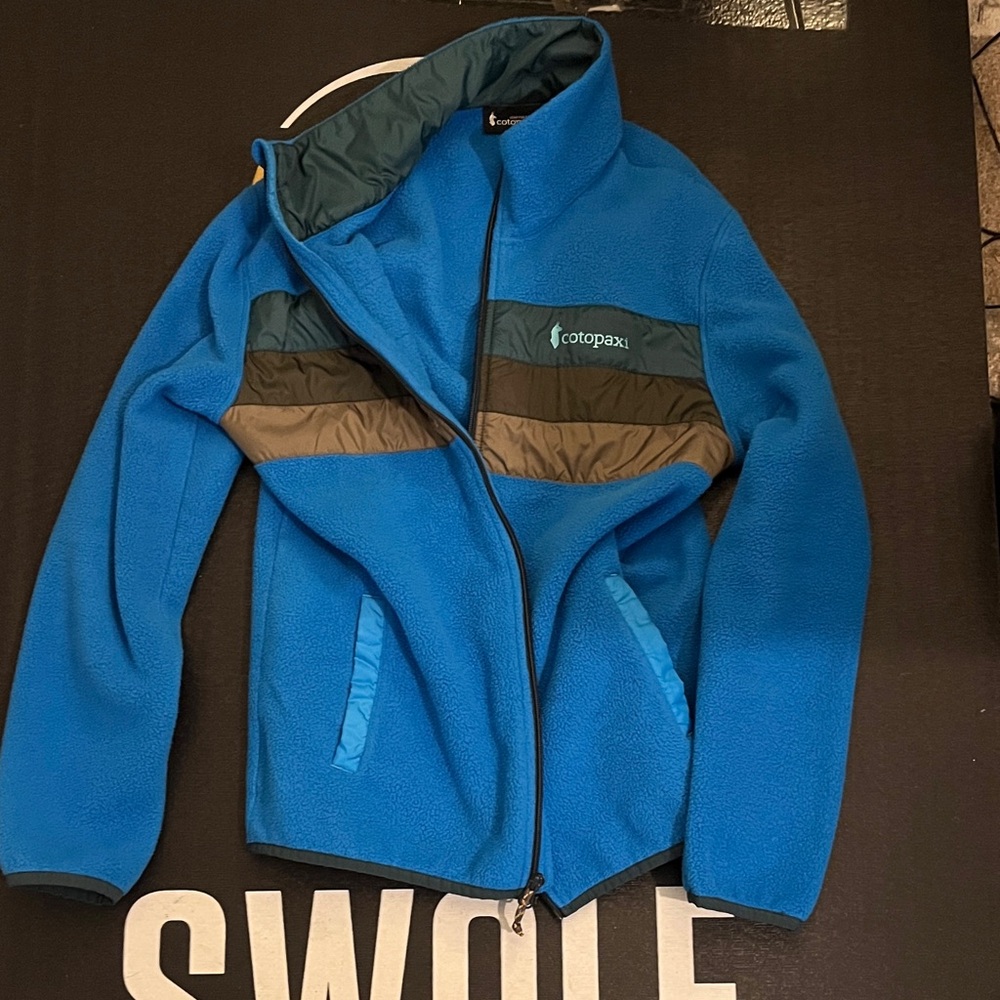 Cotopaxi Mens MediumBlue and Gray Puffer Jacket